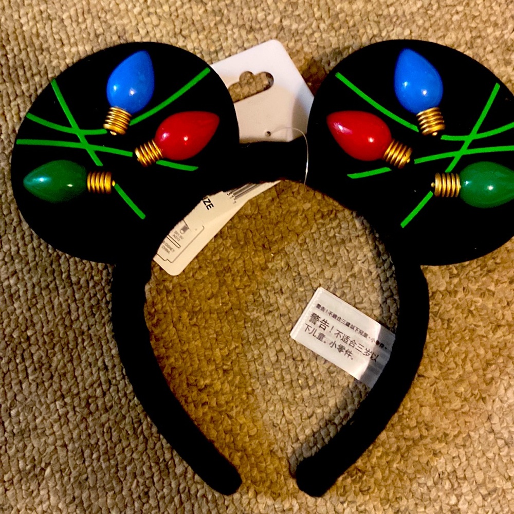 NWT Mickey Disney Christmas ears. Light up!